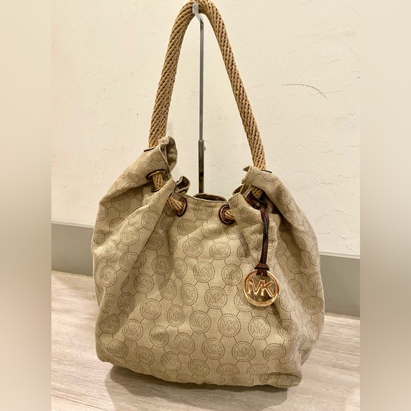 Michael Kors Large Signature Marina Tote - Picture 1 of 11